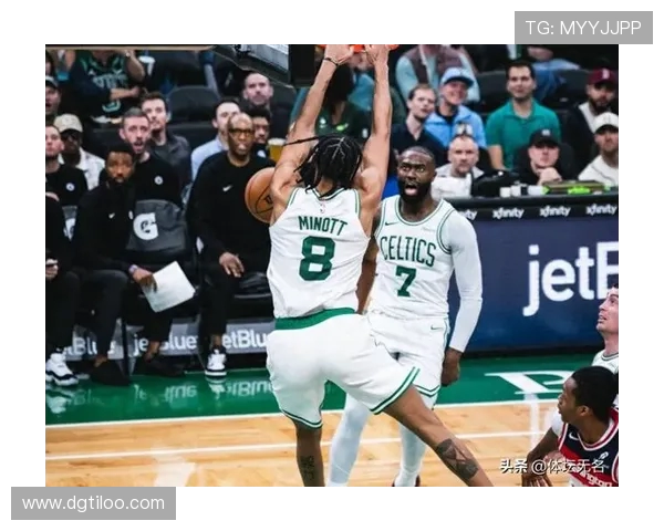 杰伦布朗半场表现惊艳10投8中三分命中率高达80砍下22分引领球队奋勇争先